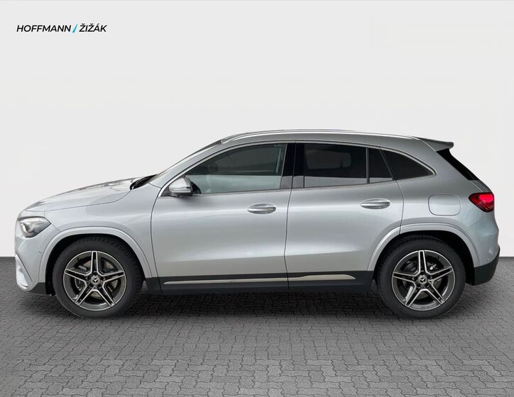 Mercedes-Benz GLA 8