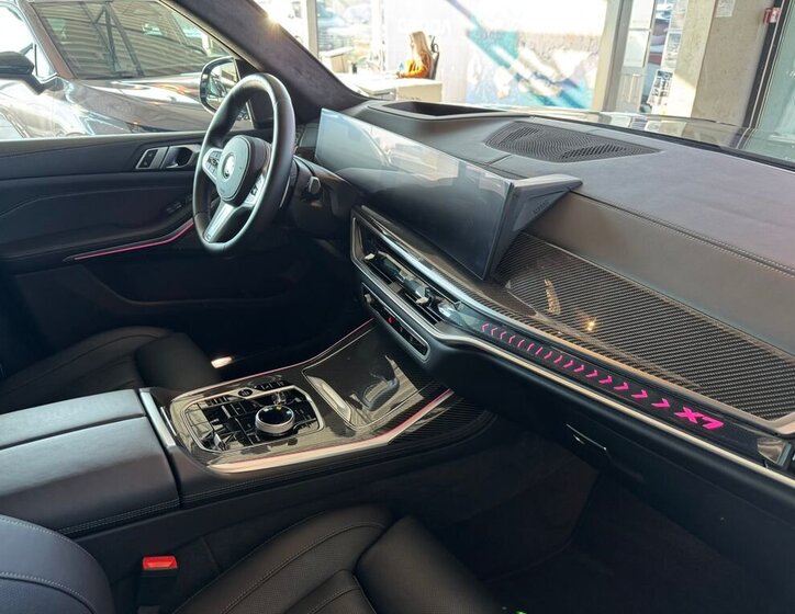 BMW X7 SUV / Terénní 4,4 l 390 kw