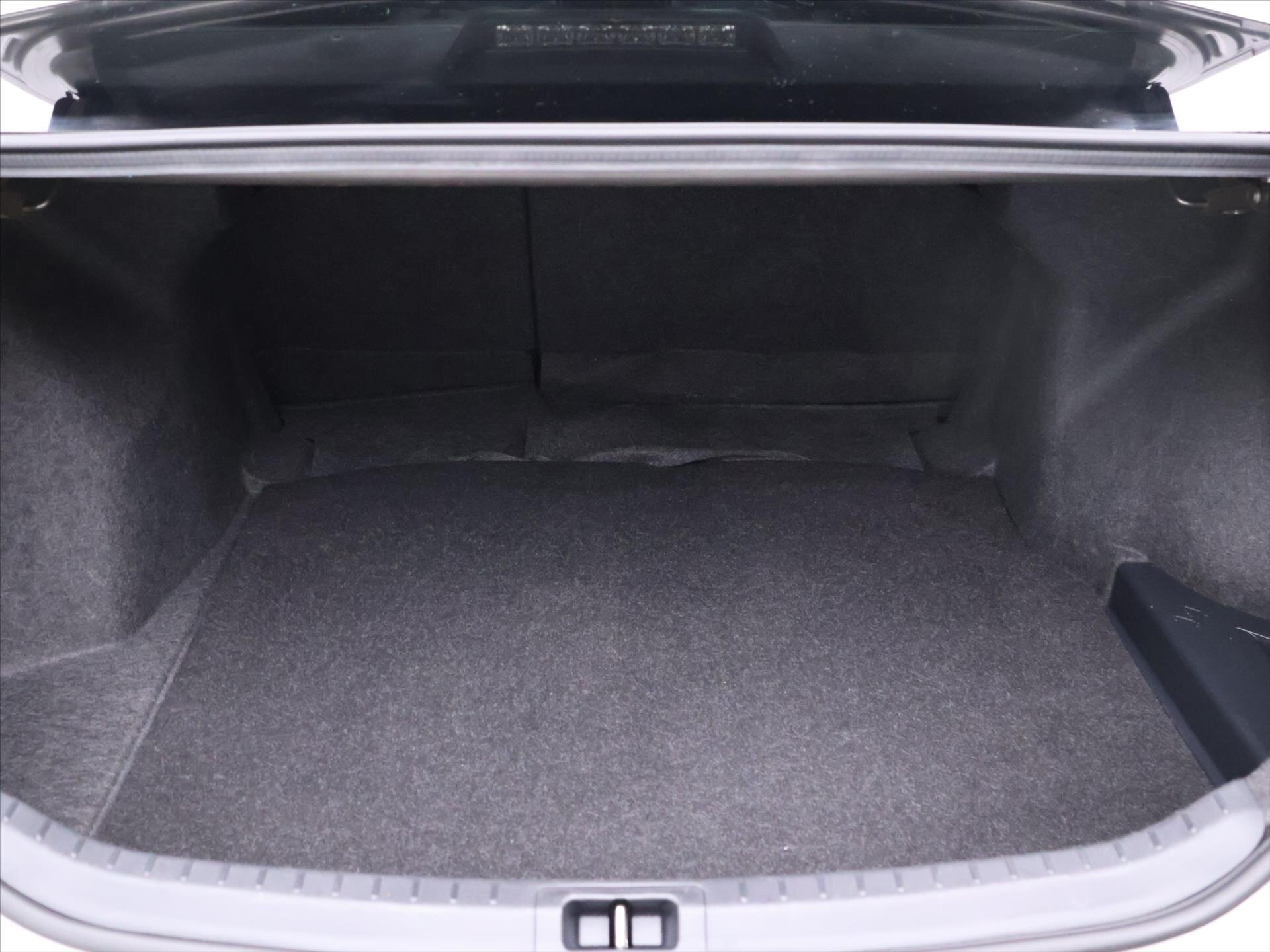 Toyota Corolla Sedan 1,6 l 97 kw