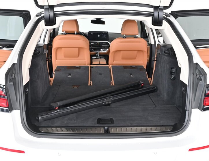 BMW Řada 5 Kombi 3,0 l 210 kw