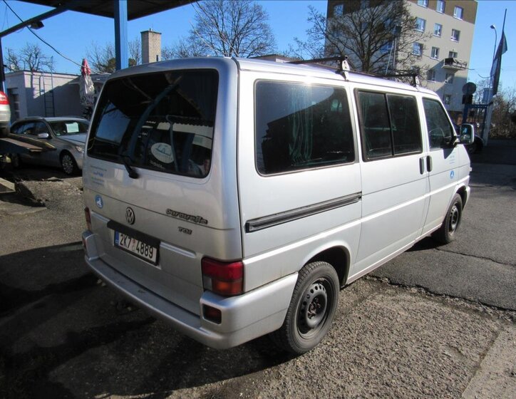 Volkswagen Caravelle Kombi 2,5 l 75 kw