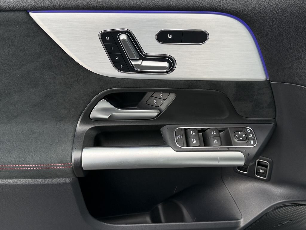 Mercedes-Benz GLA SUV / Terénní 1,3 l 160 kw