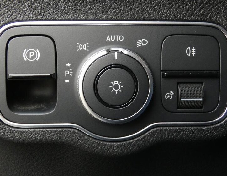 Mercedes-Benz GLB 10