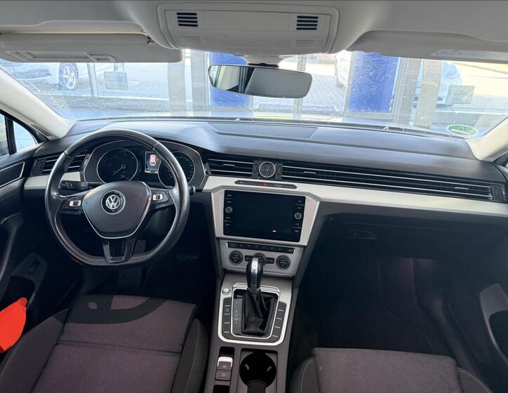 Volkswagen Passat 9