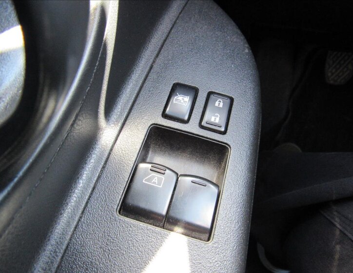 Nissan Micra Hatchback 1,2 l 59 kw