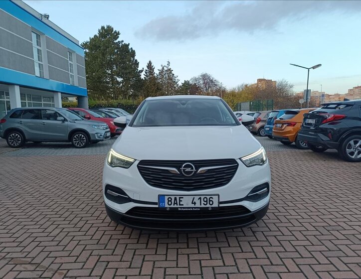 Opel Grandland X SUV 1,2 l 96 kw