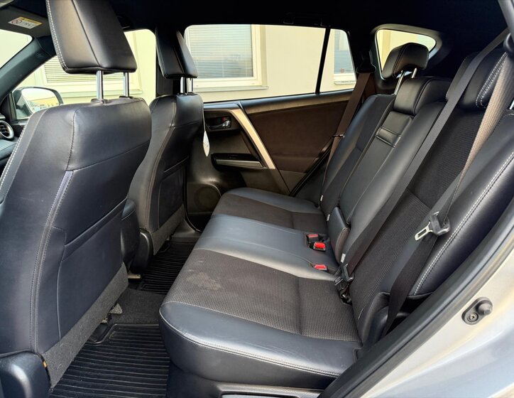 Toyota RAV4 SUV 2,5 l 114 kw