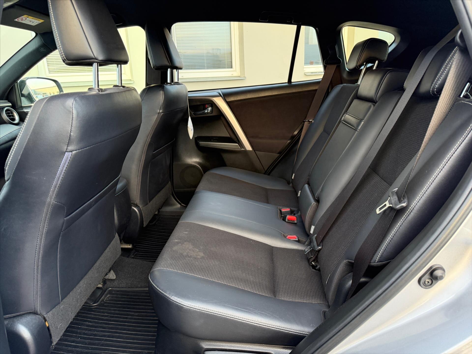 Toyota RAV4 SUV 2,5 l 114 kw