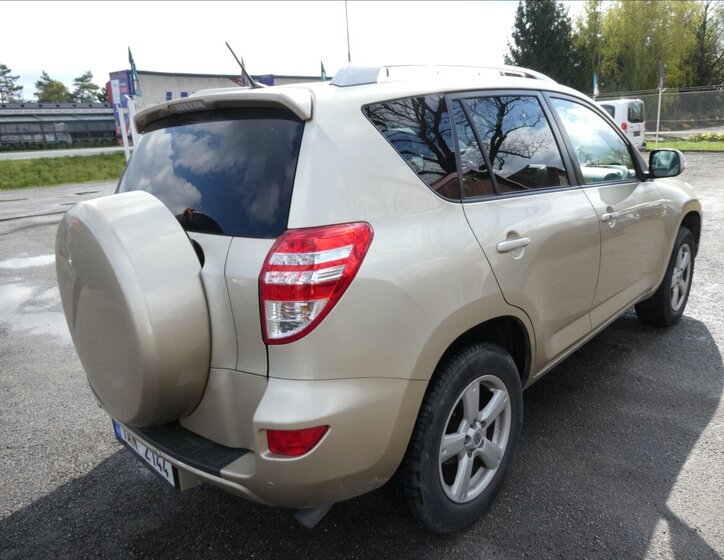 Toyota RAV4 SUV / Terénní 2,2 l 110 kw