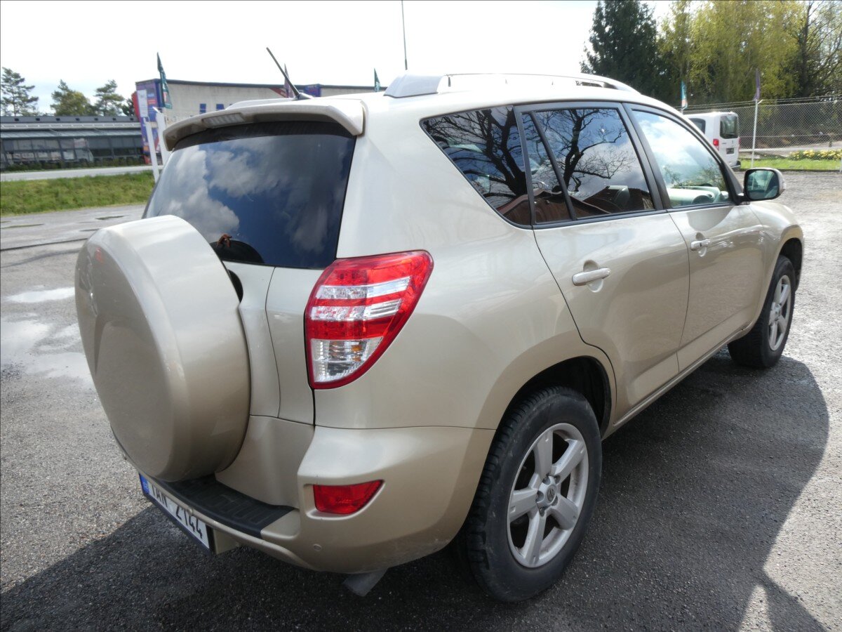 Toyota RAV4 SUV / Terénní 2,2 l 110 kw