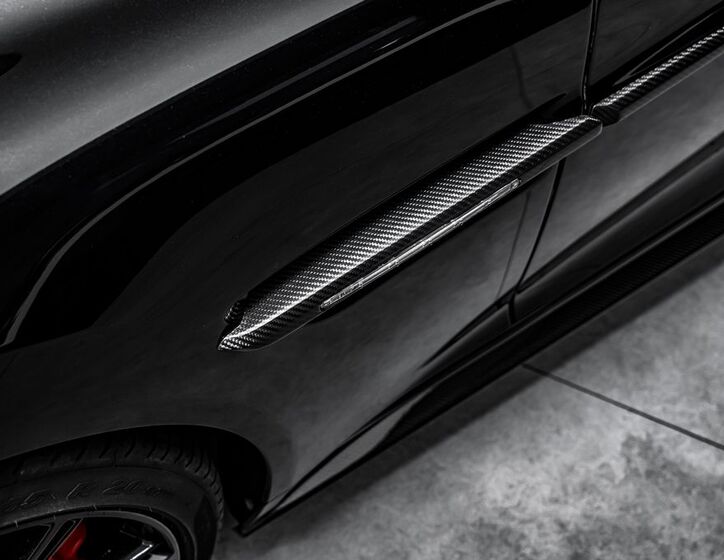 Aston Martin Vanquish 13