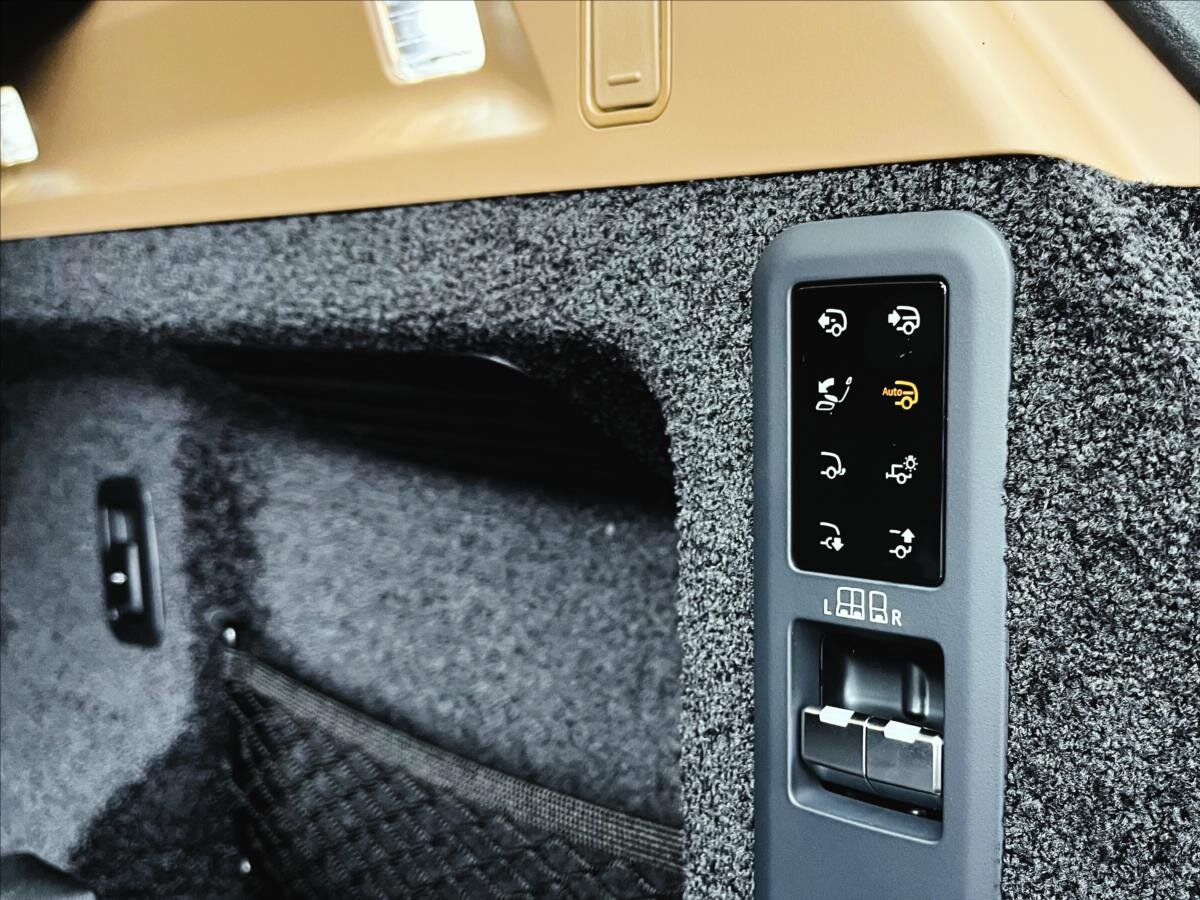 Land Rover Range Rover SUV 3,0 l 404 kw