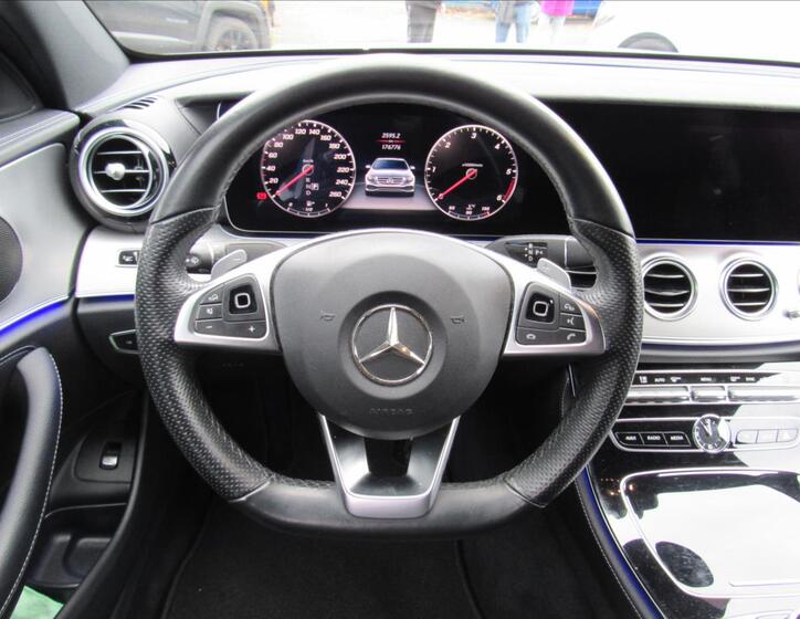 Mercedes-Benz Třídy E 12