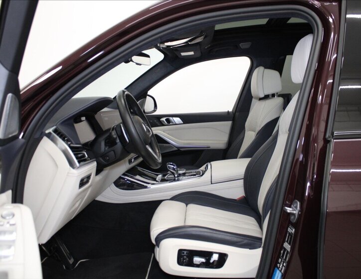 BMW X7 SUV / Terénní 3,0 l 250 kw