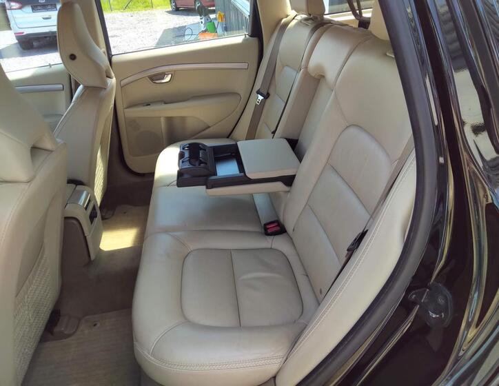 Volvo XC70 12