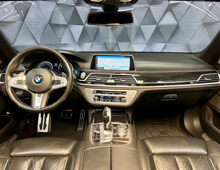 BMW Řada 7 Sedan 3,0 l 294 kw