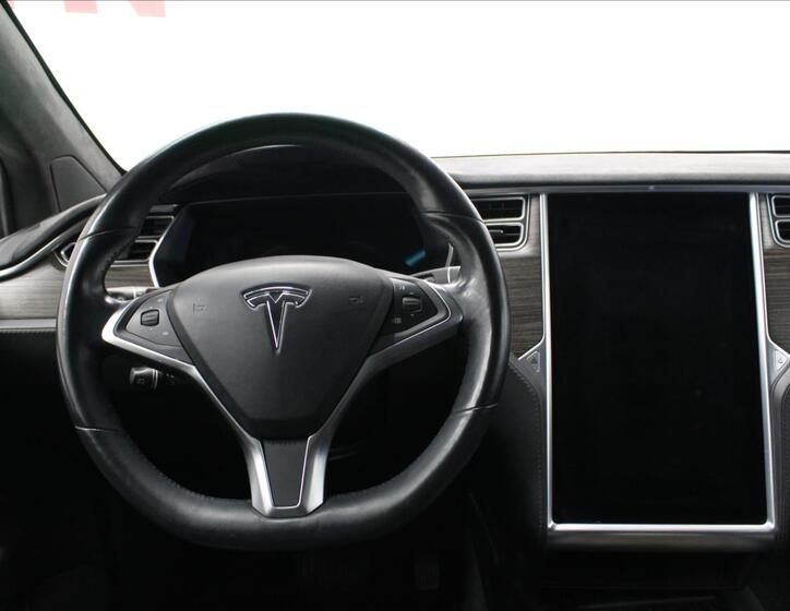 Tesla Model X 18