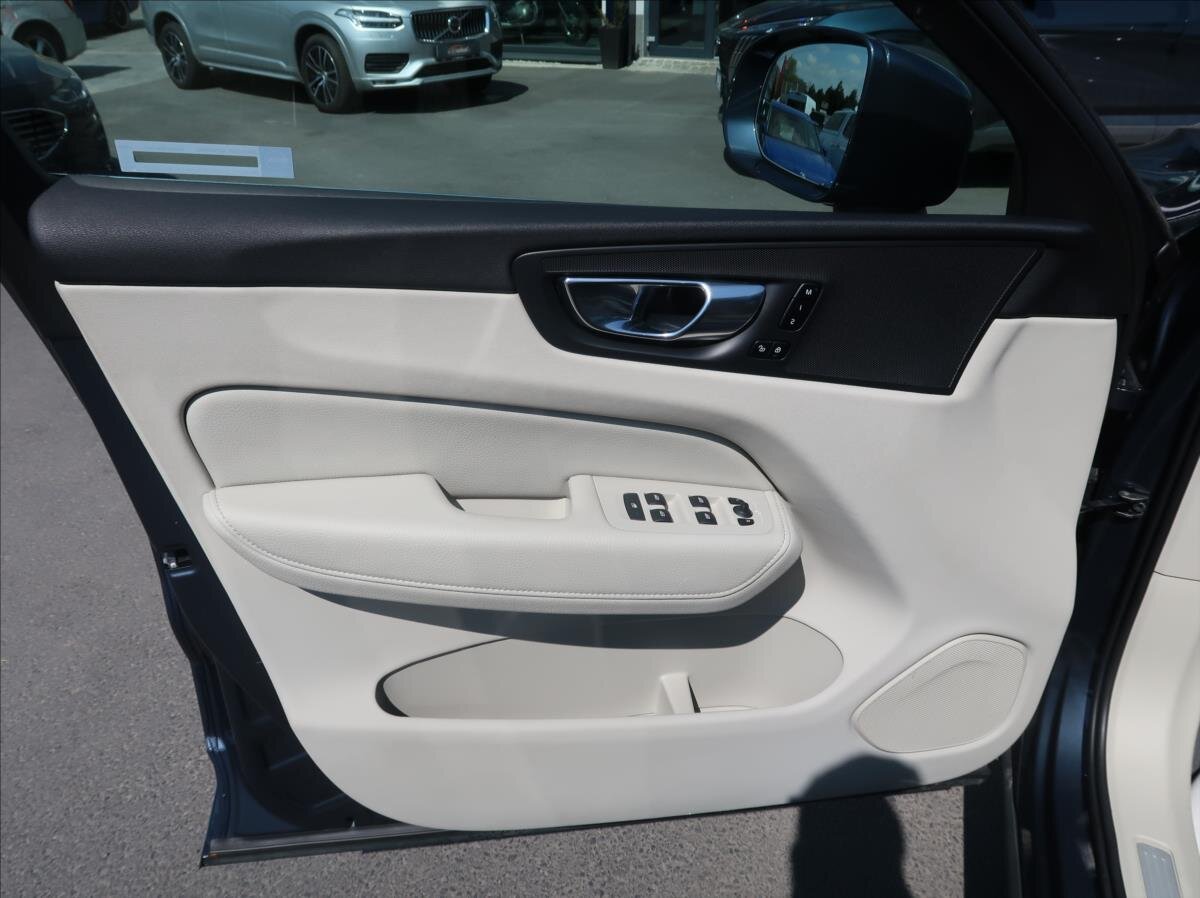 Volvo XC60 SUV / Terénní 2,0 l 145 kw