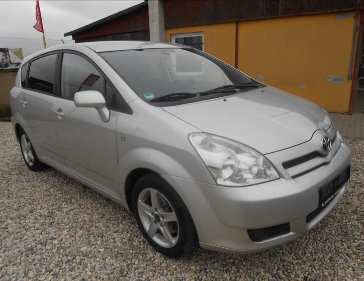 Toyota Corolla Verso 3