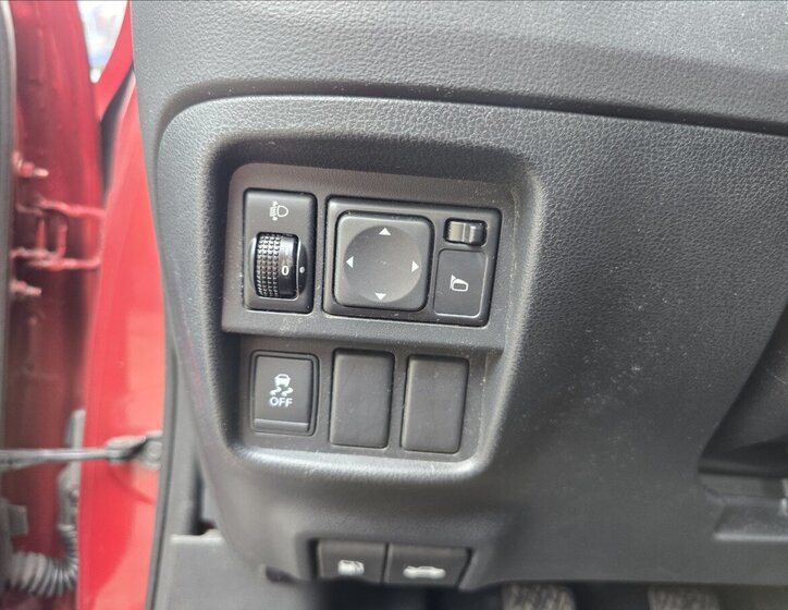 Nissan Juke CUV / Crossover 1,6 l 86 kw