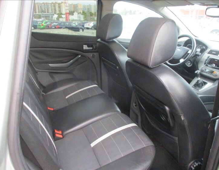 Ford Kuga SUV / Terénní 2,0 l 100 kw