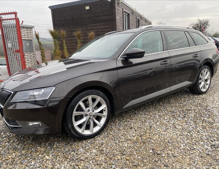 Škoda Superb Kombi 2,0 l 140 kw