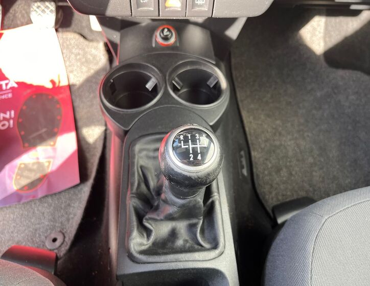 Volkswagen New Beetle 9