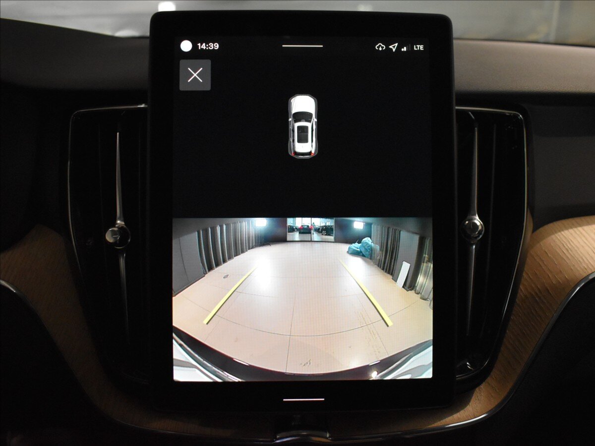 Volvo XC60 SUV / Terénní 2,0 l 184 kw