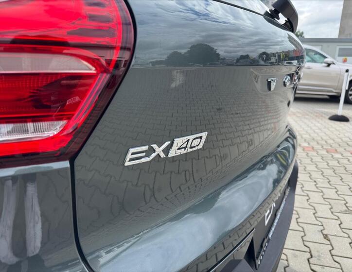 Volvo EX40 13
