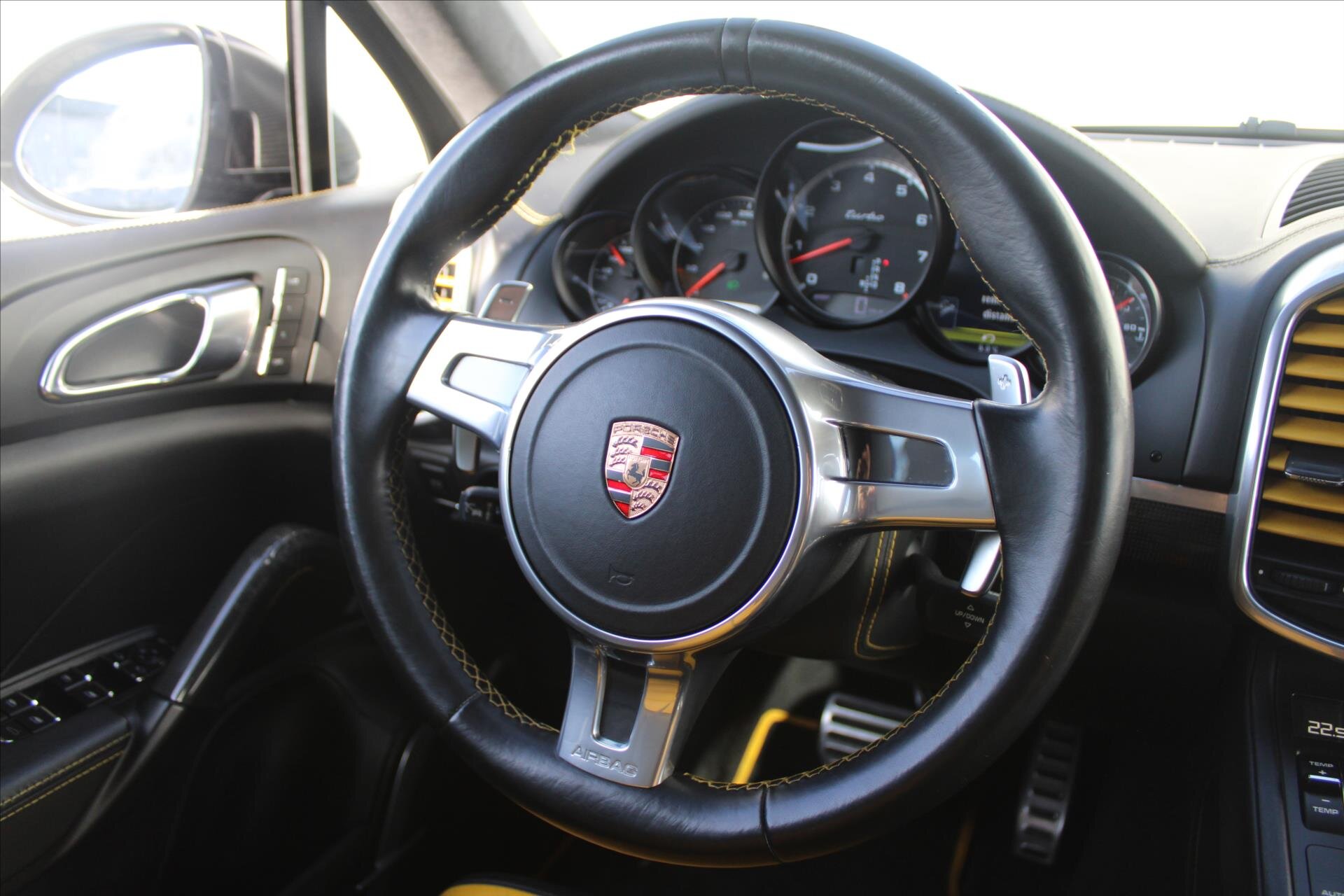 Porsche Cayenne SUV / Terénní 4,8 l 397 kw