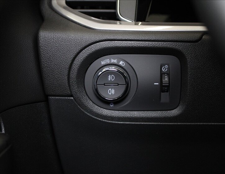 Opel Grandland SUV 1,5 l 96 kw