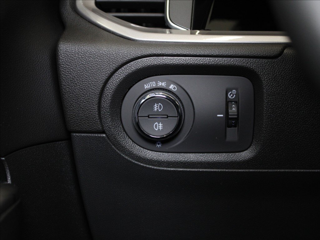 Opel Grandland SUV 1,5 l 96 kw