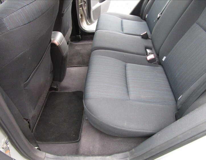 Toyota Auris Hatchback 1,4 l 66 kw