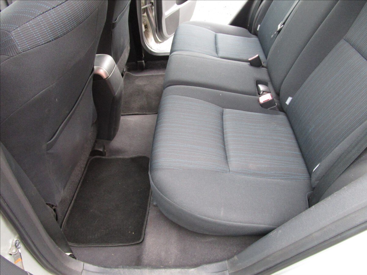 Toyota Auris Hatchback 1,4 l 66 kw