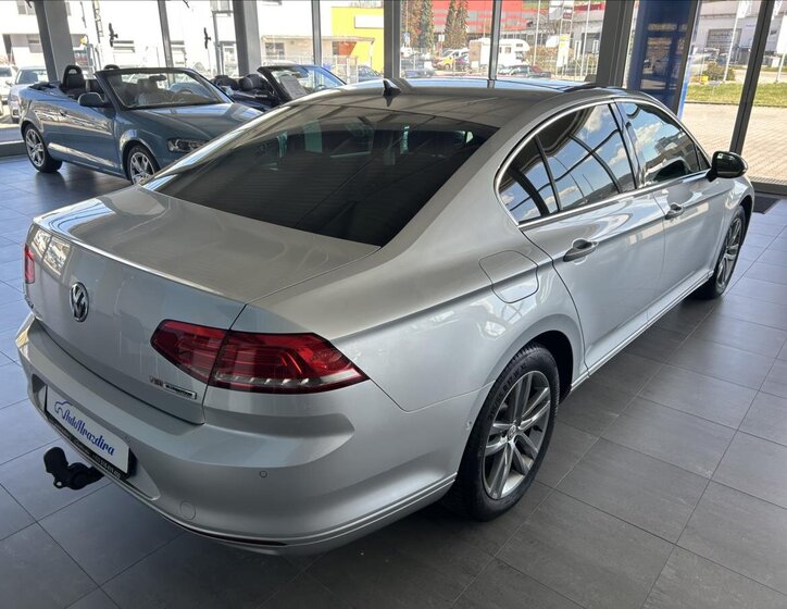 Volkswagen Passat Sedan / Limuzína 1,4 l 110 kw