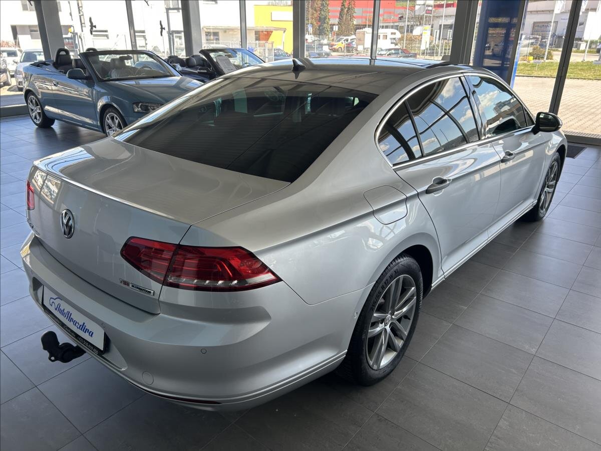 Volkswagen Passat Sedan / Limuzína 1,4 l 110 kw