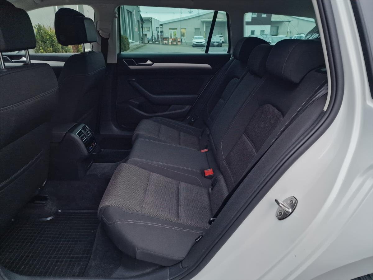 Volkswagen Passat Kombi 1,4 l 110 kw