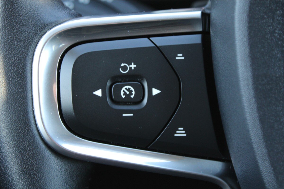 Volvo XC40 SUV / Terénní 2,0 l 140 kw