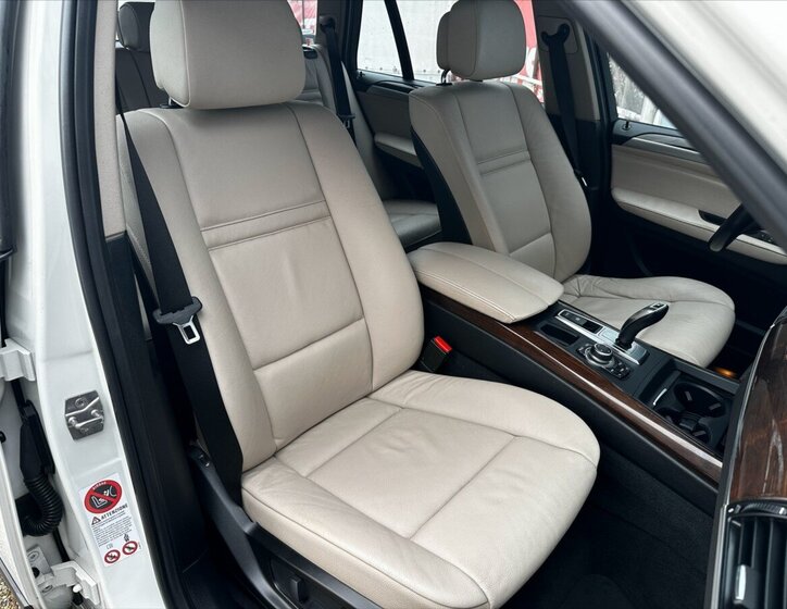 BMW X5 Kombi 3,0 l 180 kw