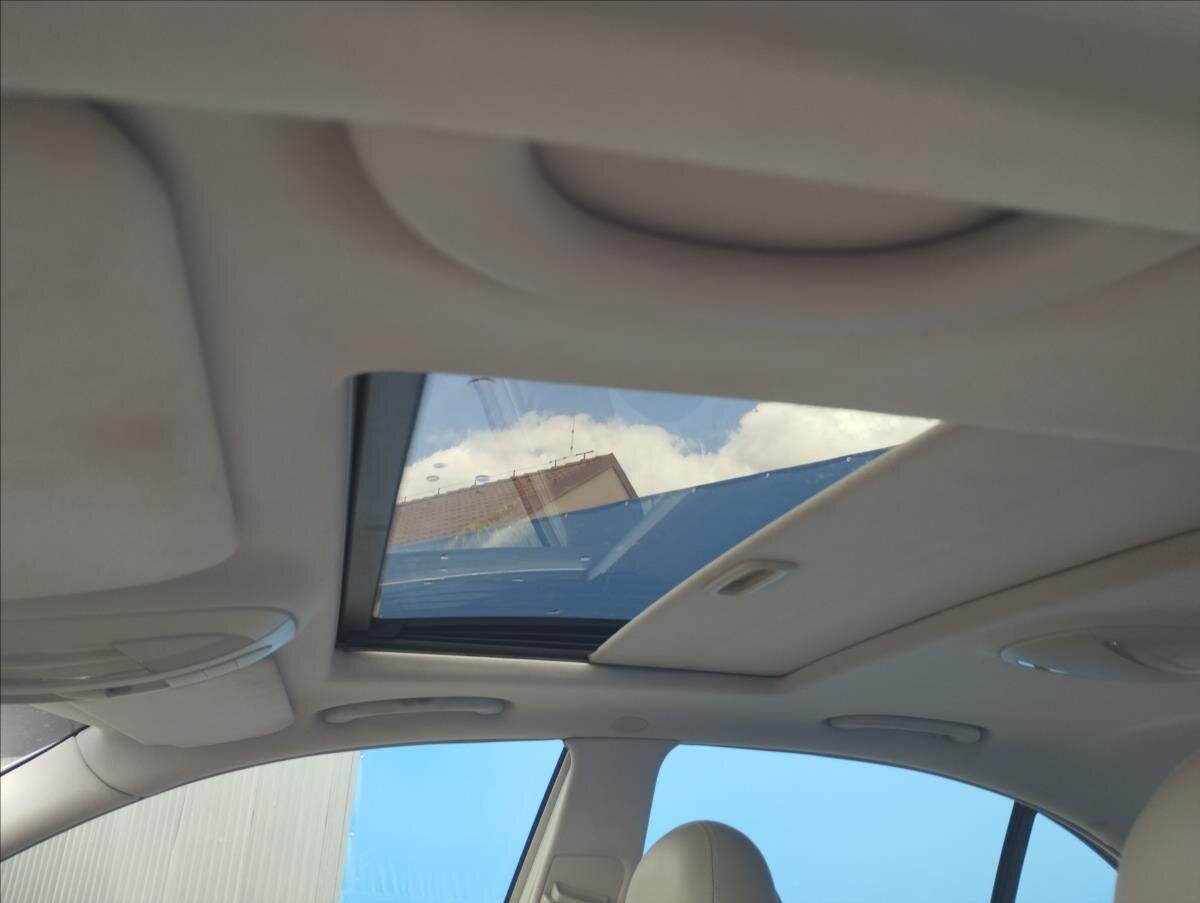 Mercedes-Benz Třídy E Sedan / Limuzína 1,8 l 120 kw