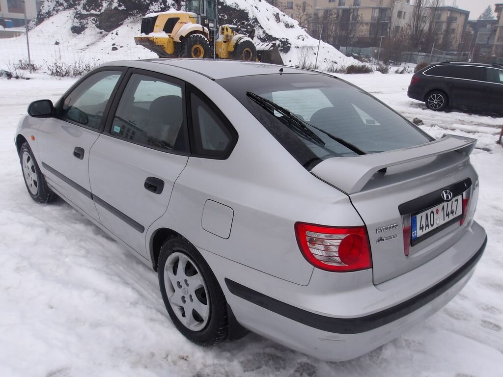 Hyundai Elantra Sedan 1,6 l 77 kw