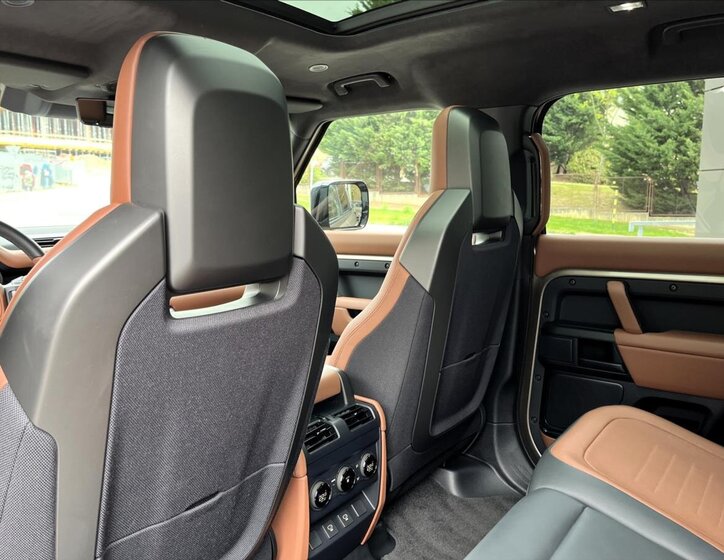 Land Rover Defender SUV / Terénní 4,4 l 467 kw