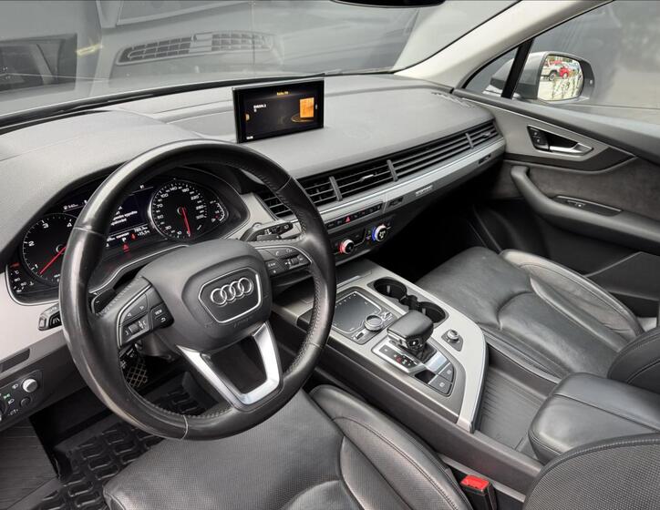 Audi Q7 9