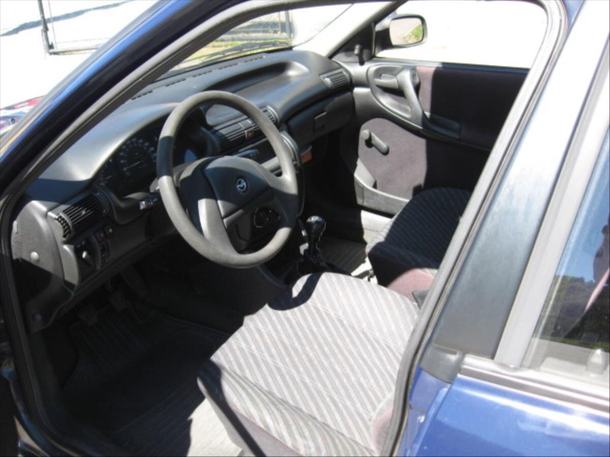 Opel Astra Sedan / Limuzína 1,4 l 44 kw