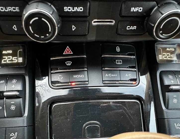 Porsche Cayenne Kombi 4,8 l 294 kw