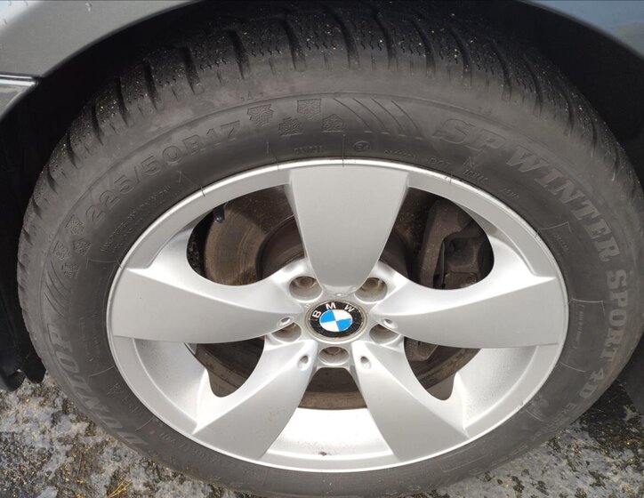 BMW Řada 5 Kombi 3,0 l 170 kw