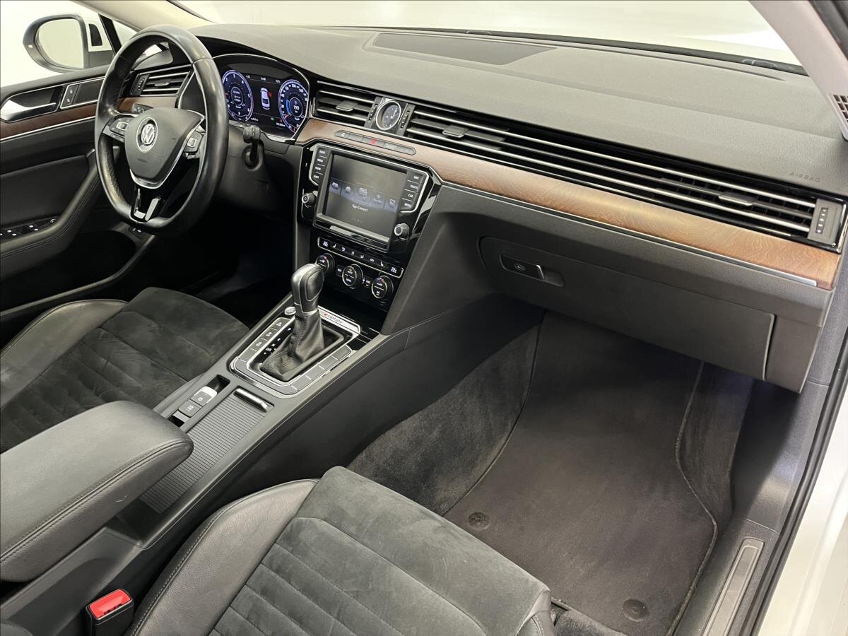 Volkswagen Passat Sedan / Limuzína 2,0 l 176 kw
