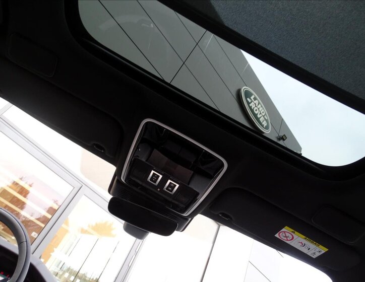 Land Rover Range Rover Velar SUV / Terénní 2,0 l 150 kw