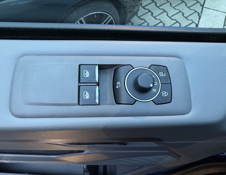 Volkswagen Caravelle 13