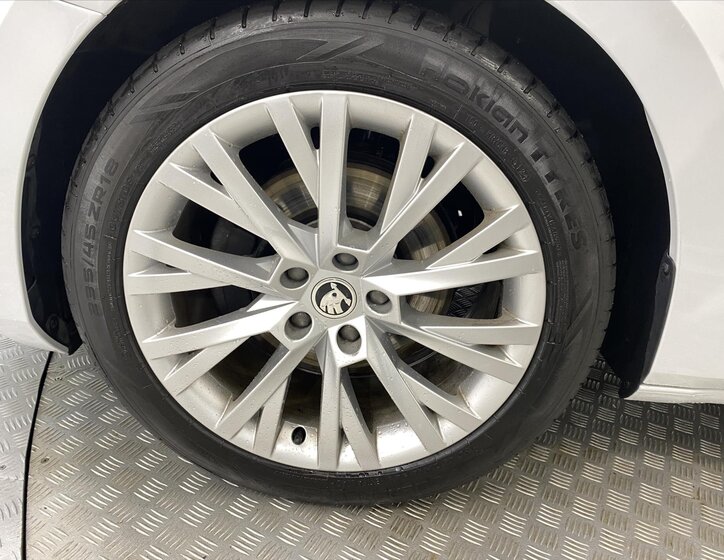 Škoda Superb Liftback 2,0 l 140 kw